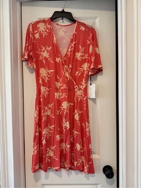 41 Hawthorne Floral flutter Sleeve Dress in Coral and Cream - Size Large
